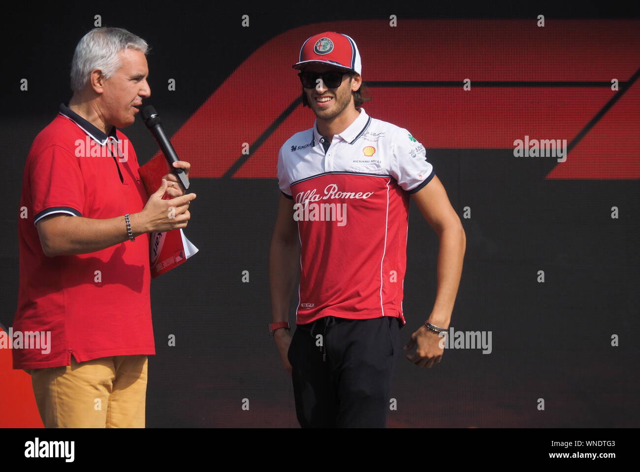 Monza, Italie 5 Septembre 2019 : Le pilote Antonio Giovinazzi présenté lors de fans et interviewé sur circuit de Monza. Banque D'Images