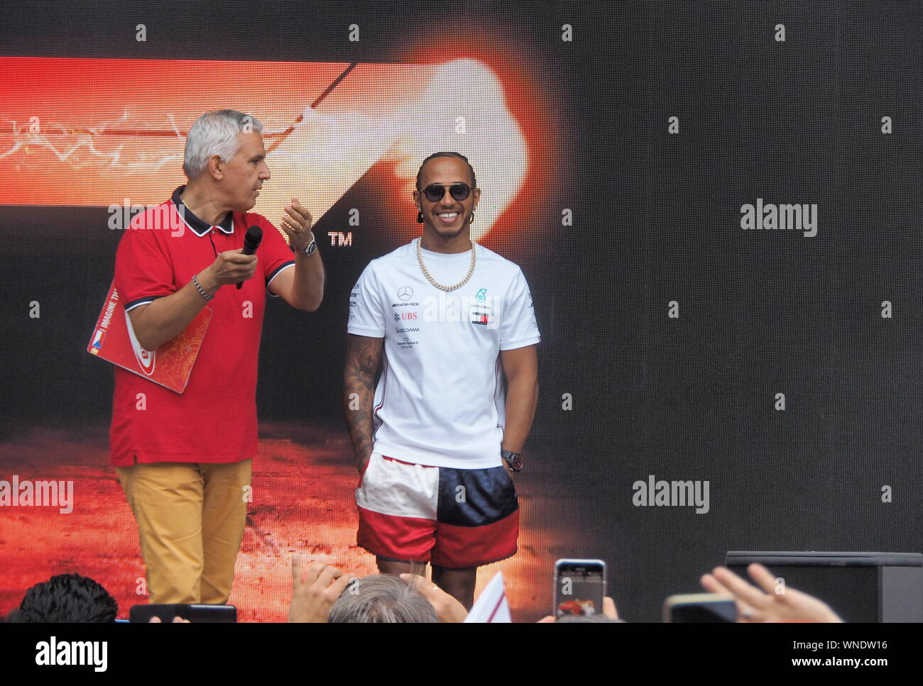 Monza, Italie 5 Septembre 2019 : Le pilote Lewis Hamilton présente au fans et interviewé sur circuit de Monza. Banque D'Images