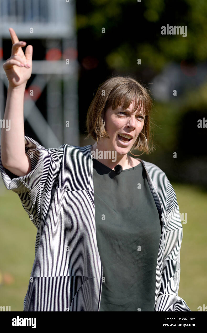 Jess Phillips MP (Travail : Birmingham Yardley) interviewé sur College Green, Westminster, 5 septembre 2019 Banque D'Images
