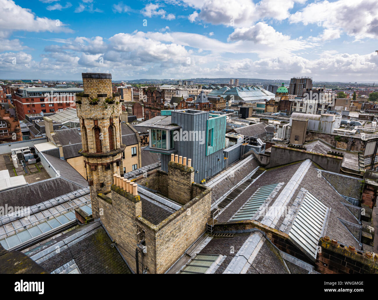 Vue sur la ville et l'ancien bâtiment, le Glasgow Herald, sur le toit de la tour Phare, Glasgow, Écosse, Royaume-Uni Banque D'Images