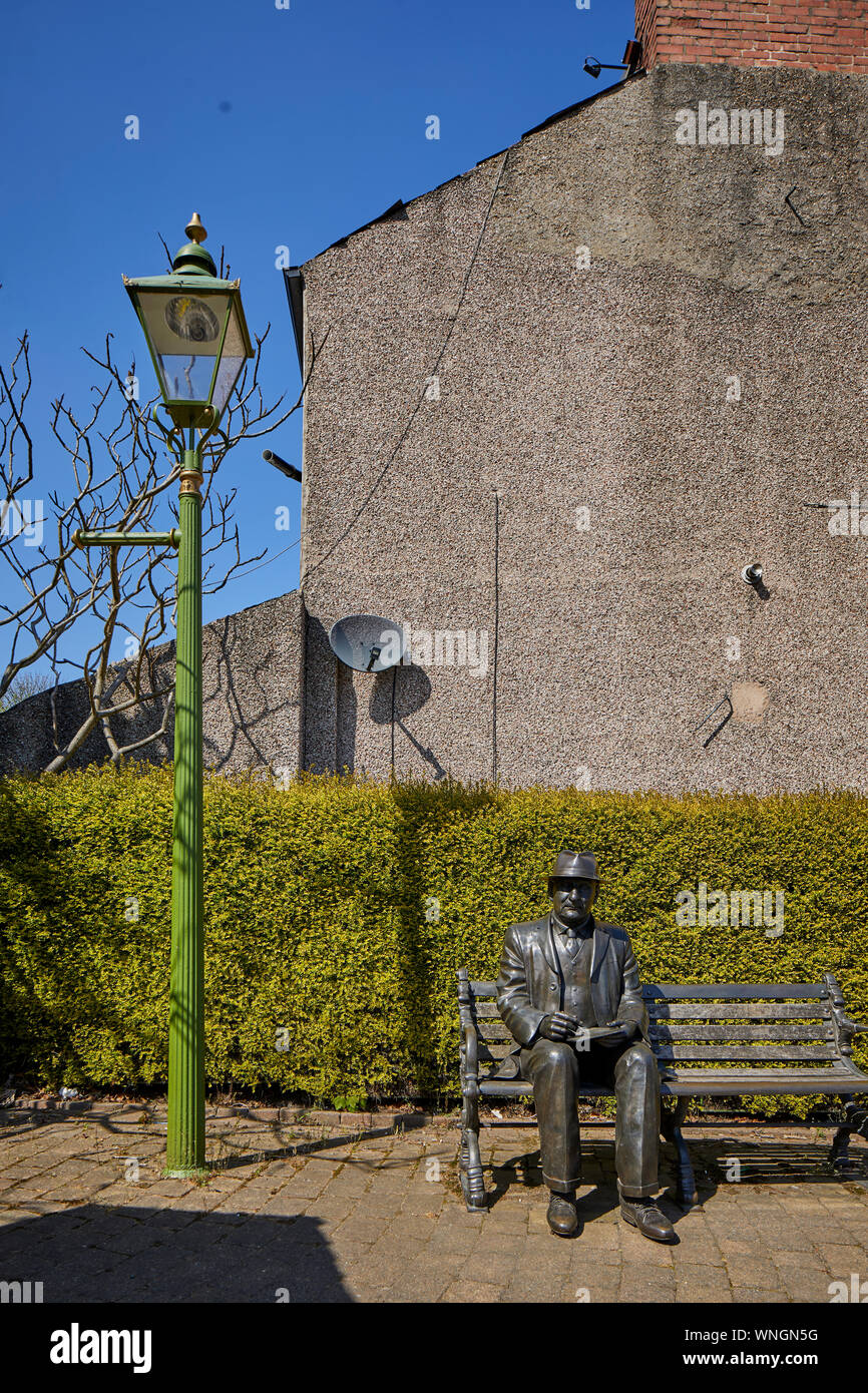 Tameside landmarks, artiste L. S. Lowry statue monument à Mottram dans Longdendale, Lowry vivre juste autour du coin Banque D'Images