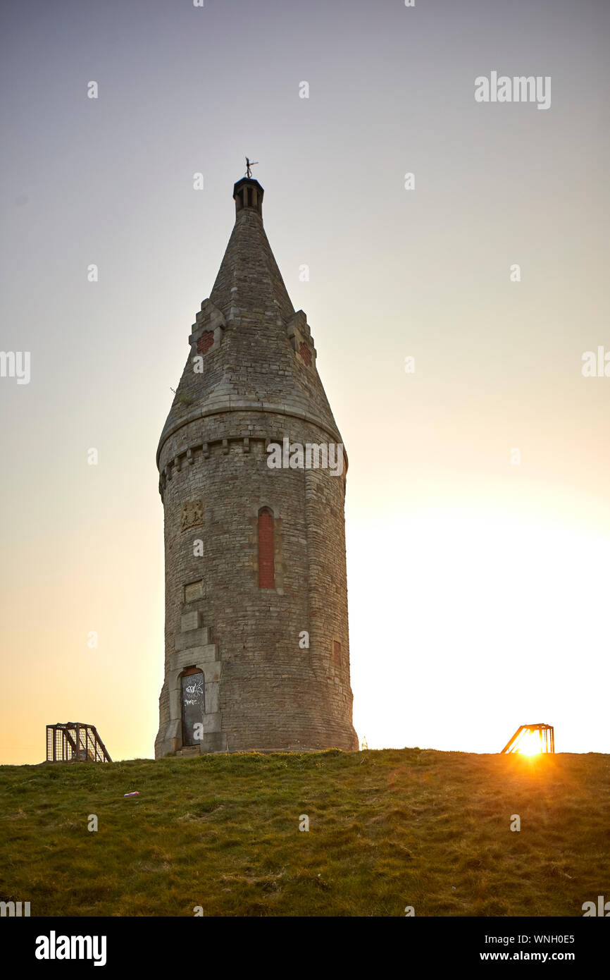 Tameside landmarks, tour circulaire Hartshead Pike bâtiment classé Grade II sur Hartshead Pike hill. Reconstruite 1863 par John Eaton commémorer le mariage de Banque D'Images