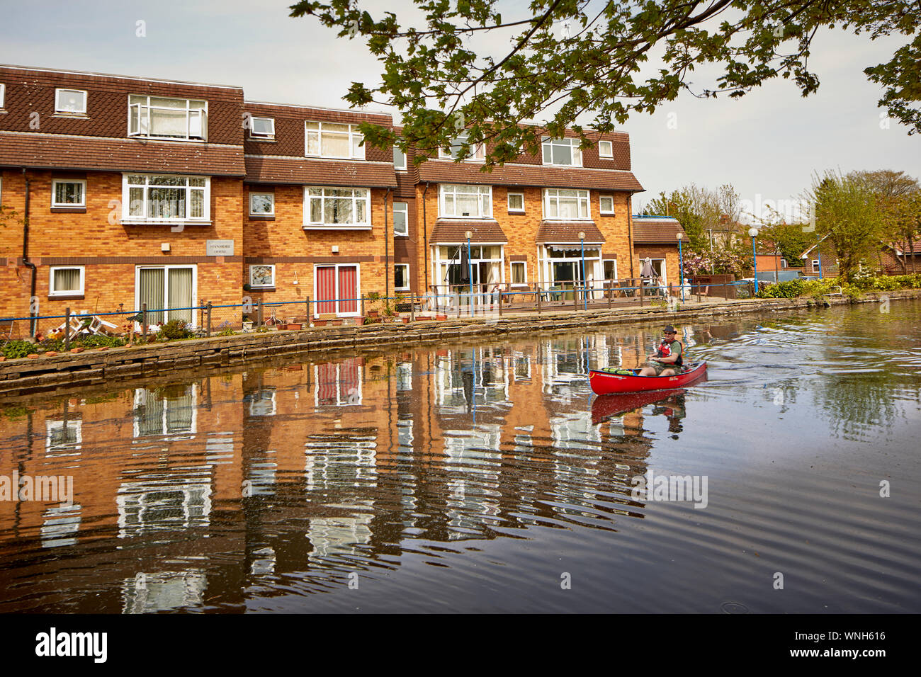 Tameside landmarks, Ashton Canal dans Audenshawe Stanmore House par Johnnie Johnson Housing Trust Ltd Banque D'Images