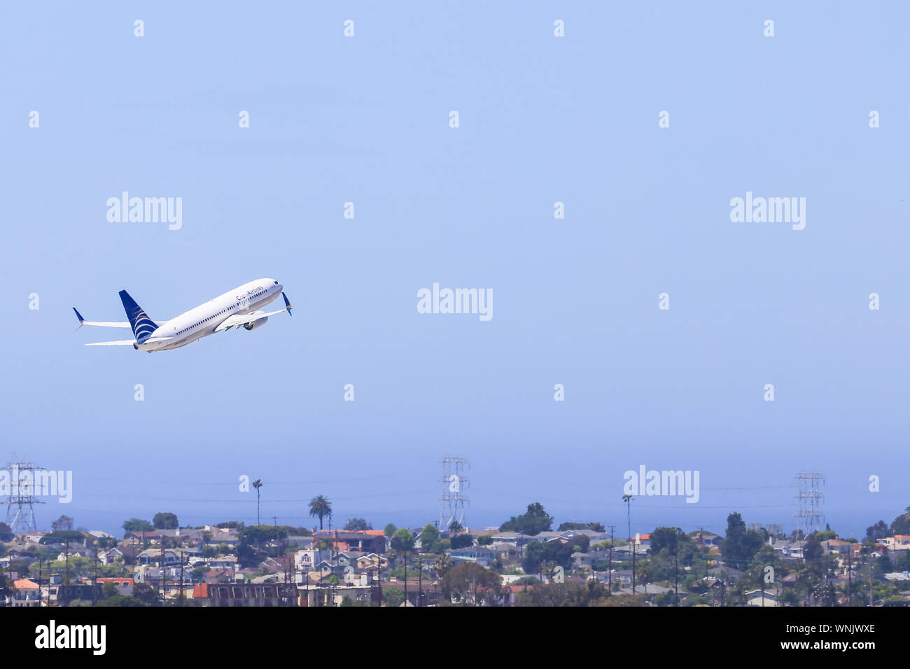 Los Angeles, Californie, USA - Le 22 mai 2019 : Une Copa Airlines avion décolle de l'Aéroport International de Los Angeles (LAX). Dans l'arrière-plan vous pouvez s Banque D'Images