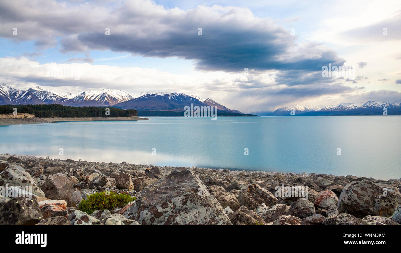 Vue sur le lac Tekapo et les montagnes en hiver, Nouvelle-Zélande Banque D'Images