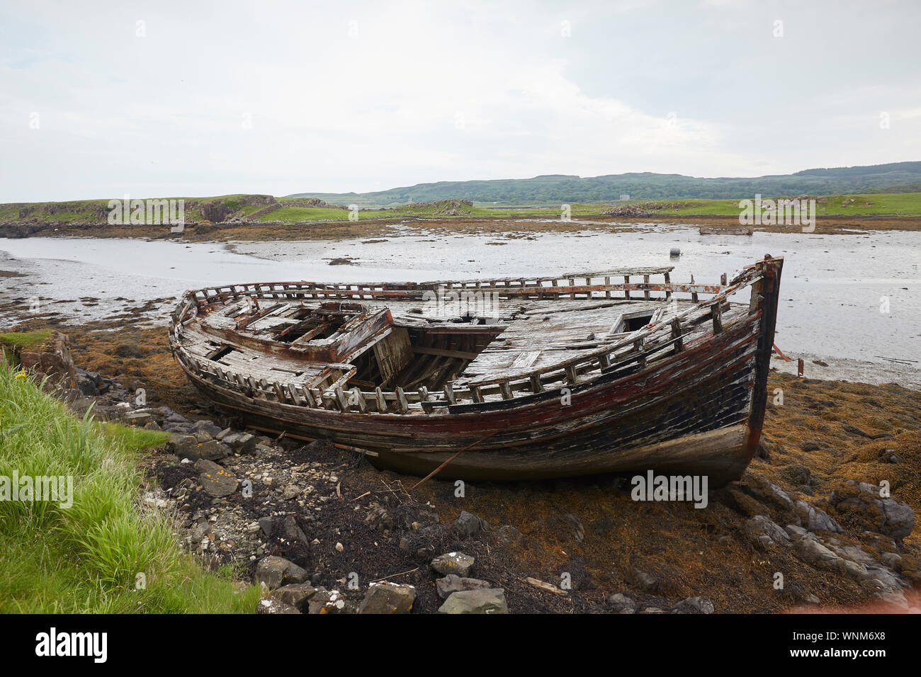 Bateau de pêche abandonnés près de Croig, Ugaig, Isle of Mull, Scotland, UK. Épaves Banque D'Images