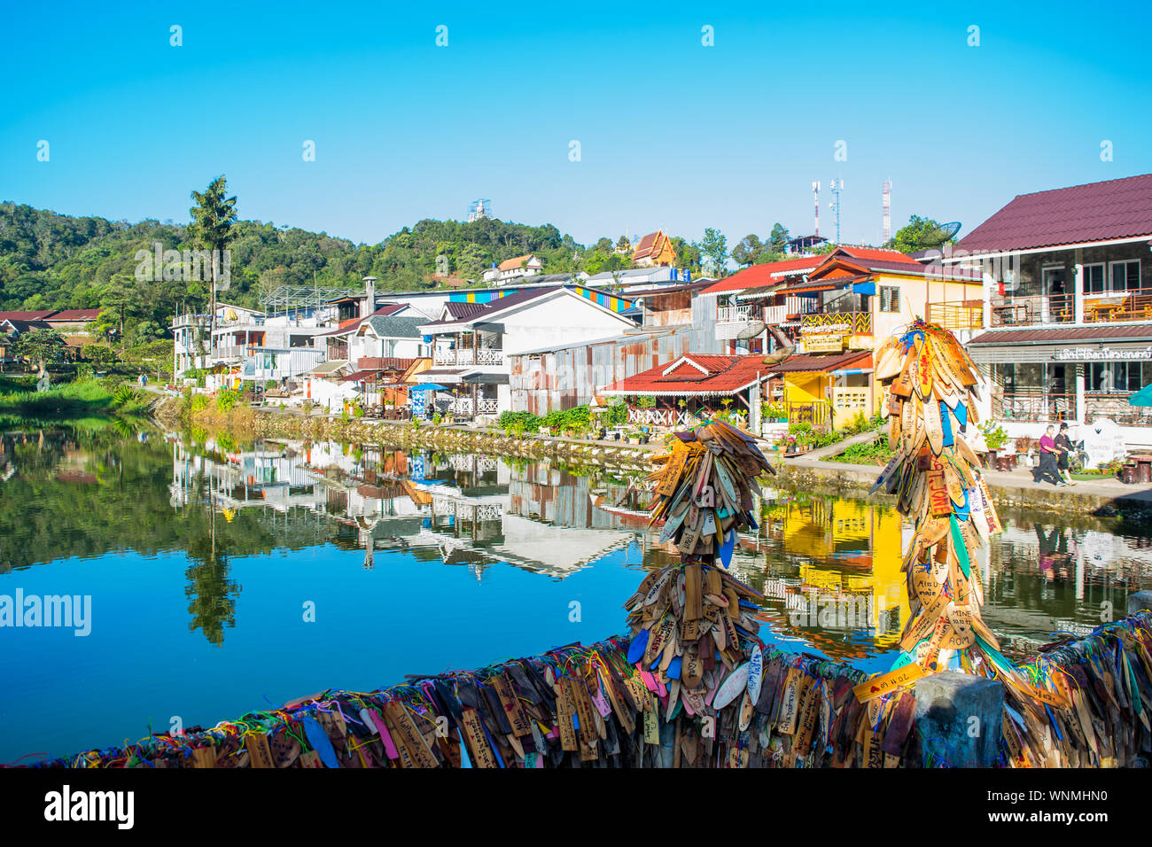 Kanchanaburi, Thaïlande - Décembre 13, 2017 : superbe vue sur le village, E-Thong Thong Pha Phum Pilok,Parc National, la province de Kanchanaburi, Thaïlande Banque D'Images