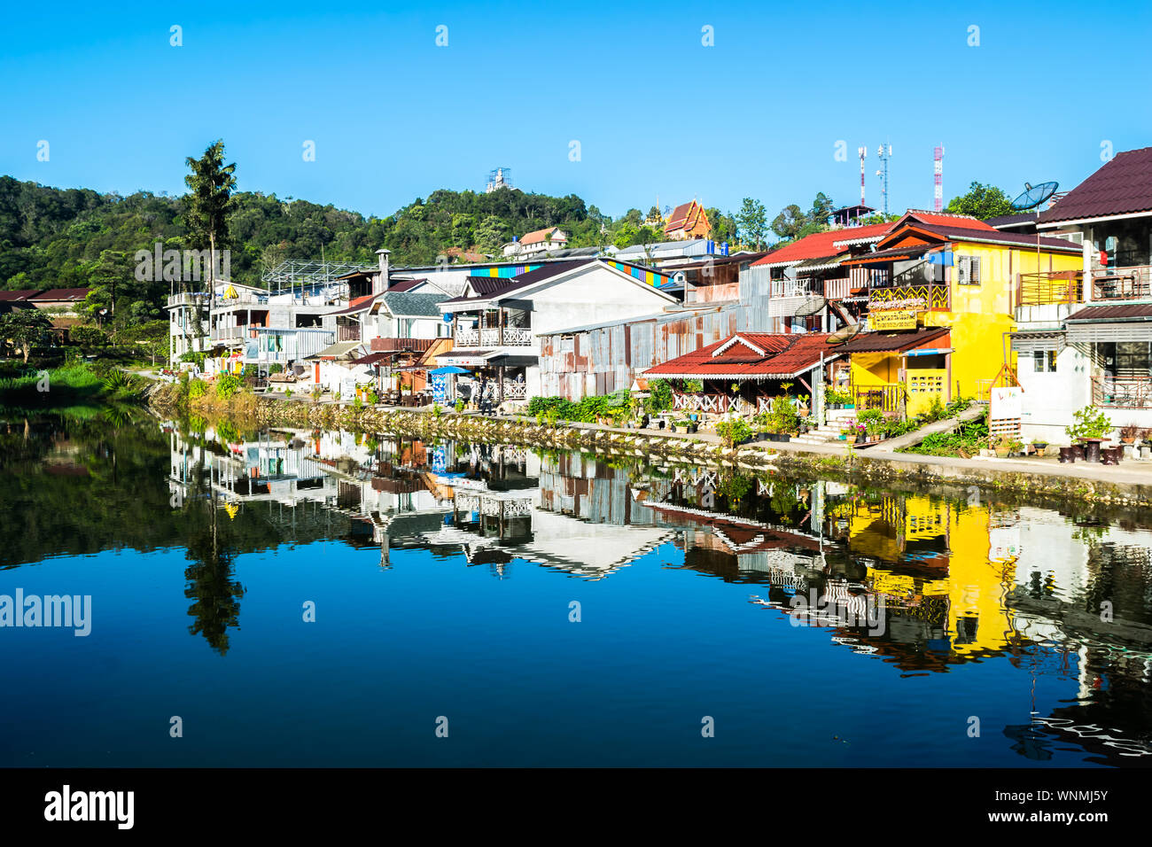 Kanchanaburi, Thaïlande - Décembre 13, 2017 : superbe vue sur le village, E-Thong Thong Pha Phum Pilok,Parc National, la province de Kanchanaburi, Thaïlande Banque D'Images