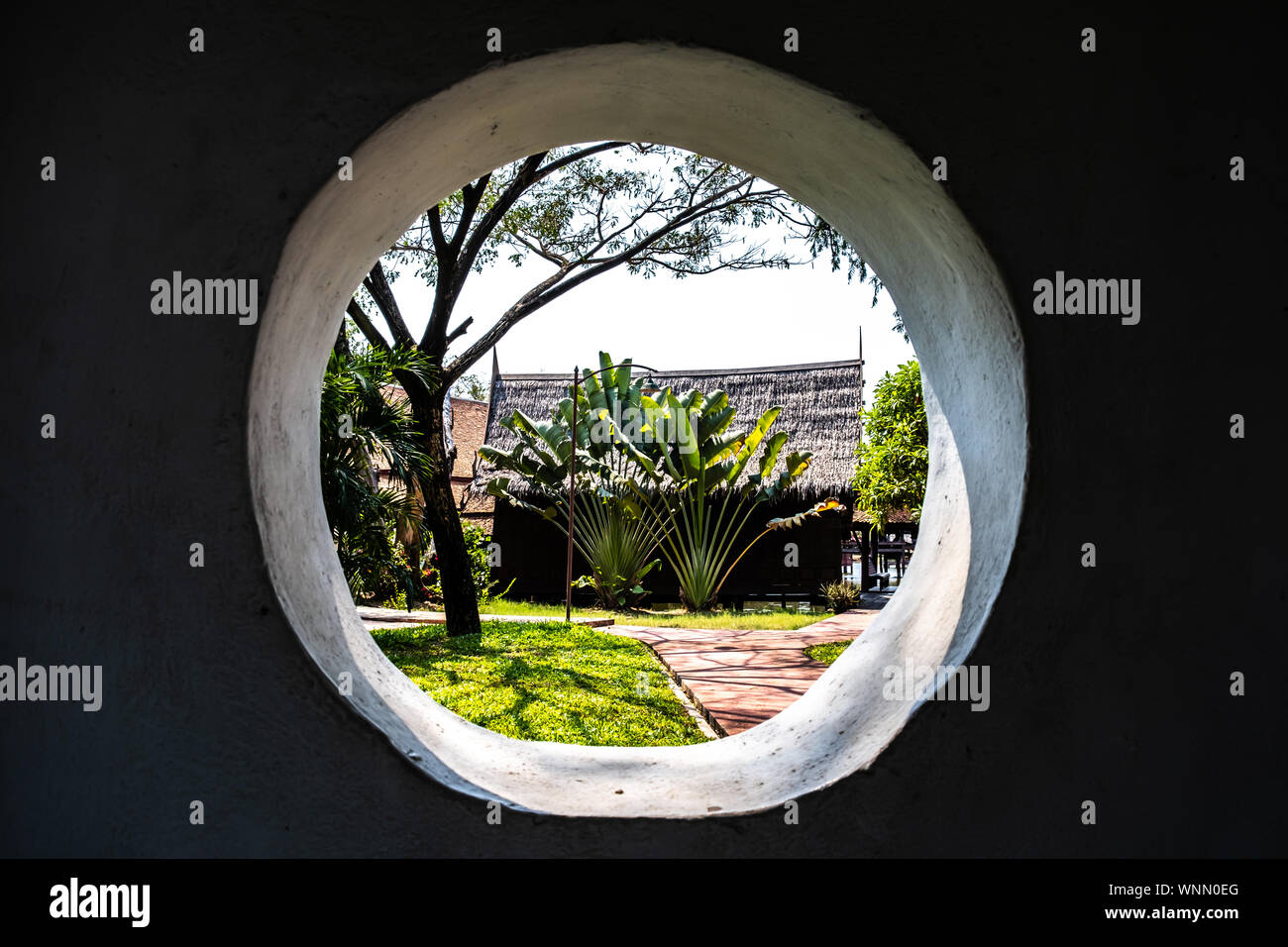 Samut Prakan, Thaïlande - Février 16, 2016 : Avis de la vieille maison traditionnelle thaïlandaise de l'ancienne ville ou l'ancienne Siam ou Mueang Boran, musée du parc de plein air Banque D'Images