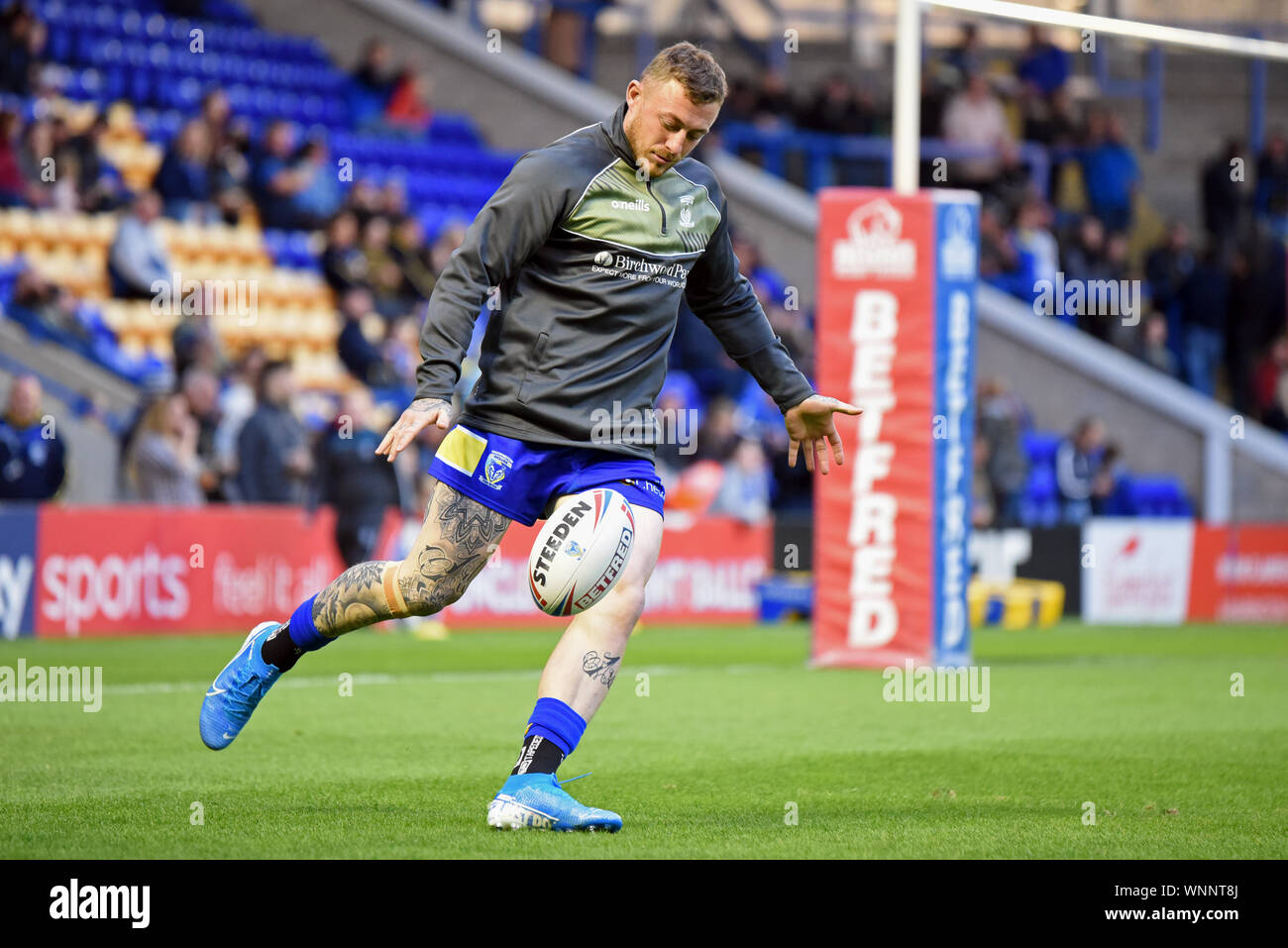 6 septembre 2019 ; stade Halliwell Jones, Warrington, Lancashire, Angleterre ; Betfred Super League Rugby, Warrington Wolves contre Wakefield Trinity ; Josh Charnley de Warrington Wolves réchauffe - éditorial uniquement. Banque D'Images