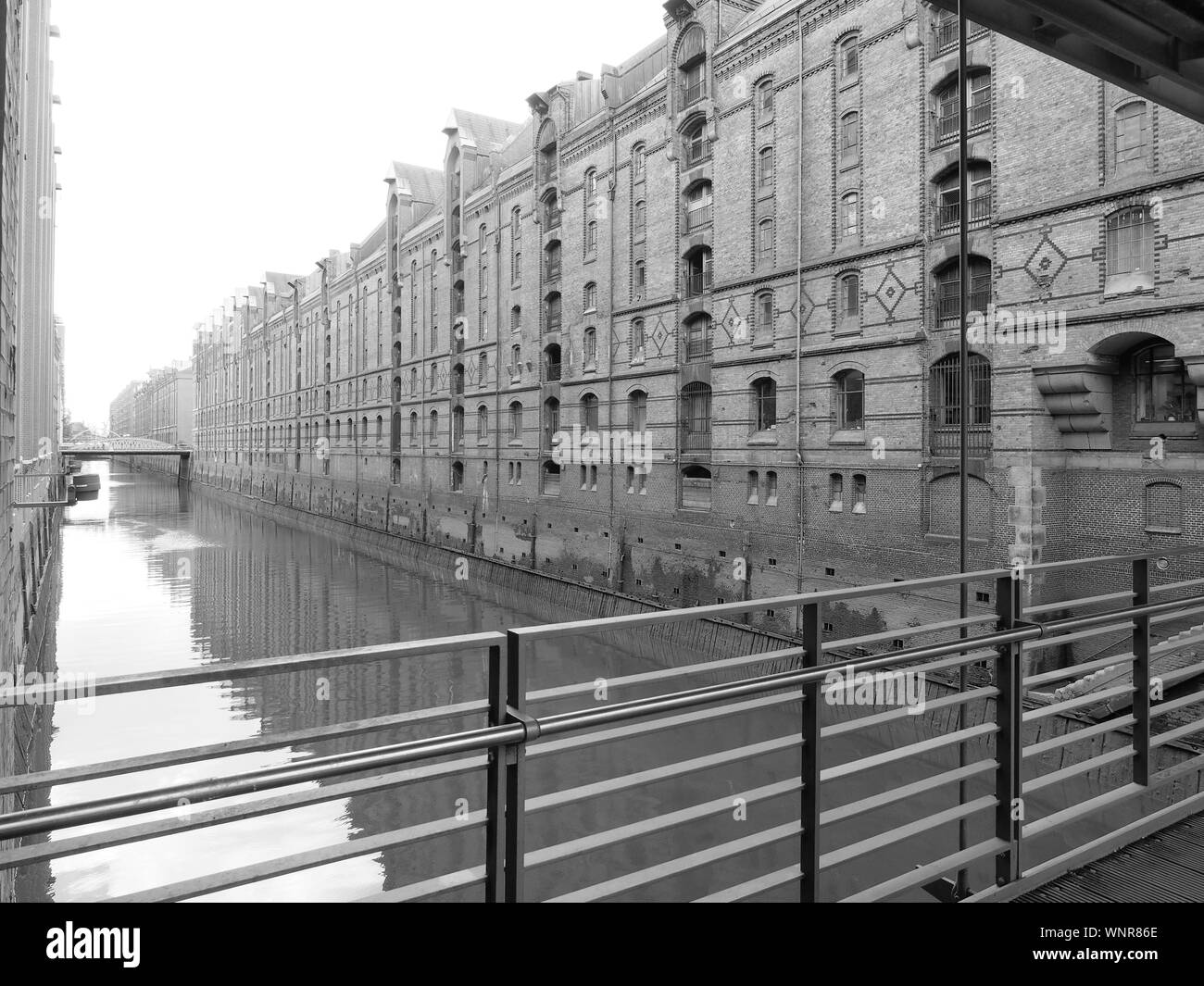 Bâtiments de stockage historique sur le vieux port à Hambourg, Allemagne Banque D'Images