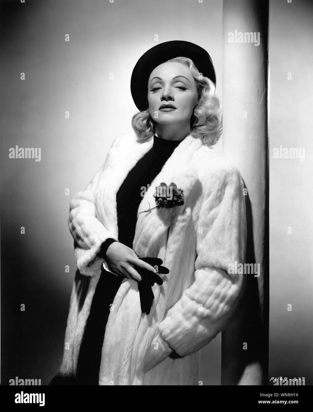 MARLENE DIETRICH 1947 Portrait publicitaire Paramount Pictures Banque D'Images