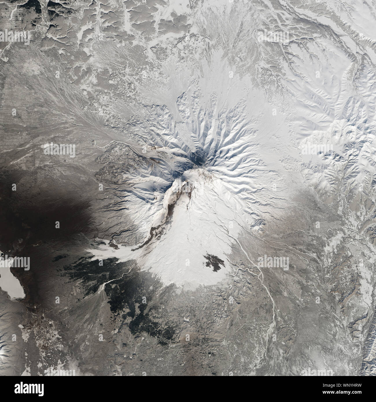Volcan Shiveluch, active, la péninsule du Kamtchatka, russe, le 14 avril 2014, par la NASA/Robert Simmon/DPA Banque D'Images