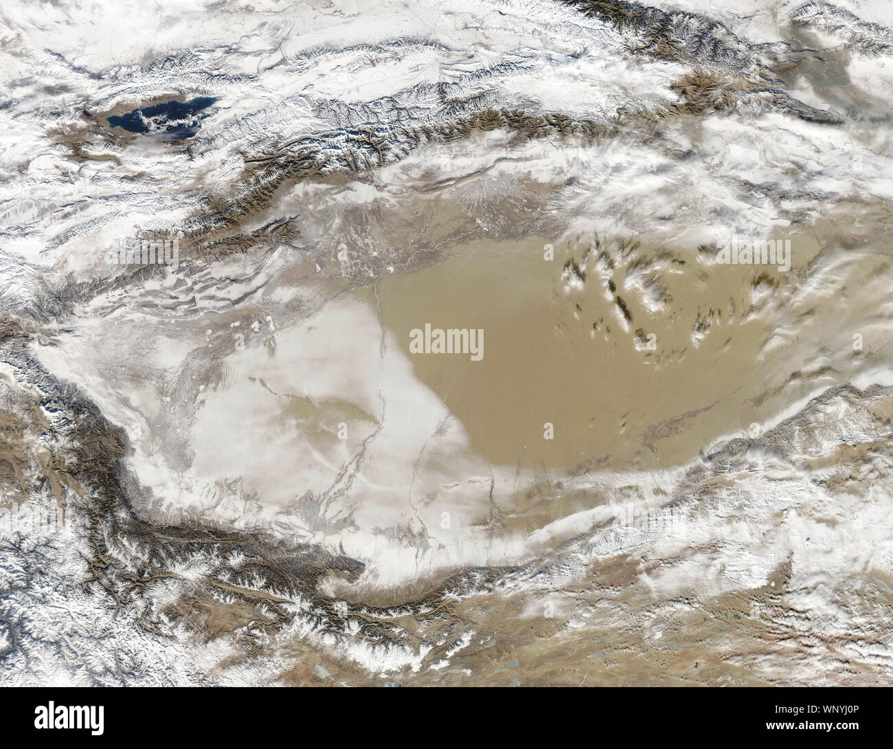 La neige sur le désert Taklimakan, ouest de la Chine, le 2 janvier 2013, par la NASA/Schamltz Jeff/DPA Banque D'Images