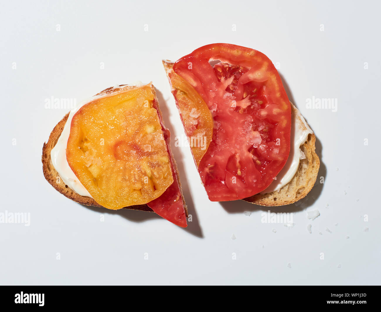 Heirloom Tomatoes on Toast au levain Banque D'Images