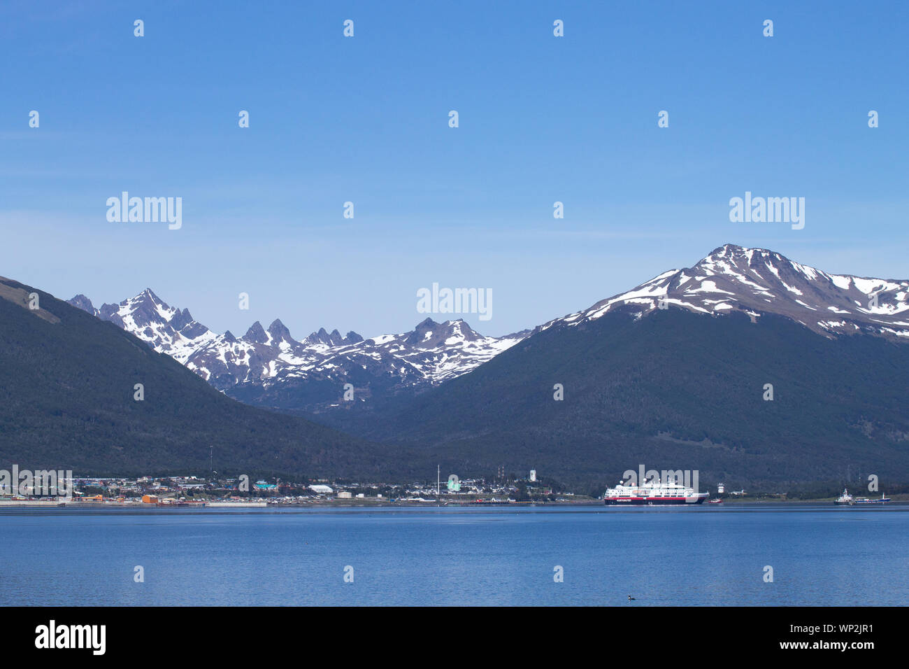 Ville la plus au sud dans le monde. Puerto Williams cityscape de canal de Beagle. Chili vue Banque D'Images