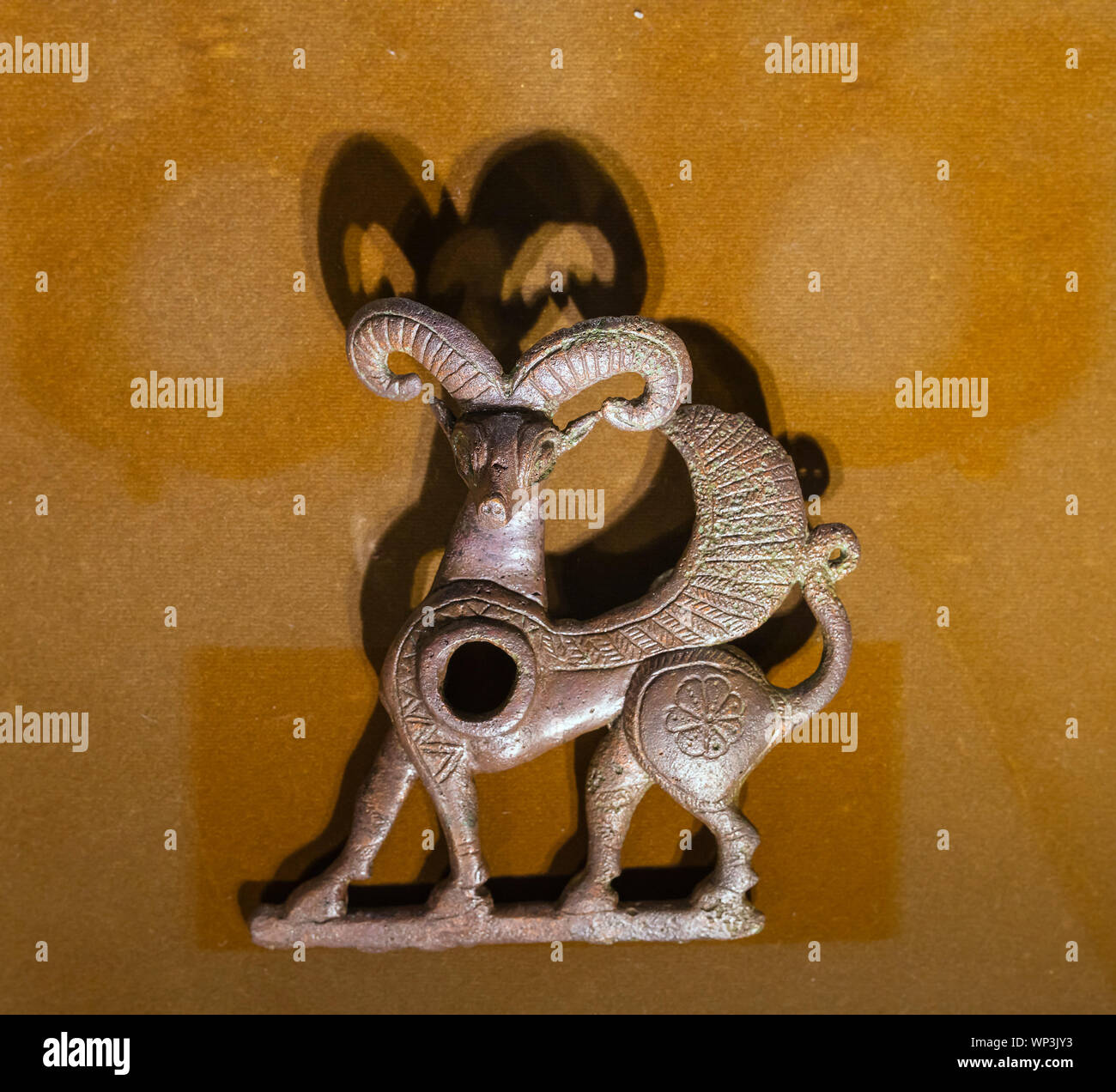 Peu de chevaux en forme de mouflon ailé, bronze, Luristan, 8e siècle avant J.-C., Reza Abbasi Museum, Téhéran, Iran Banque D'Images