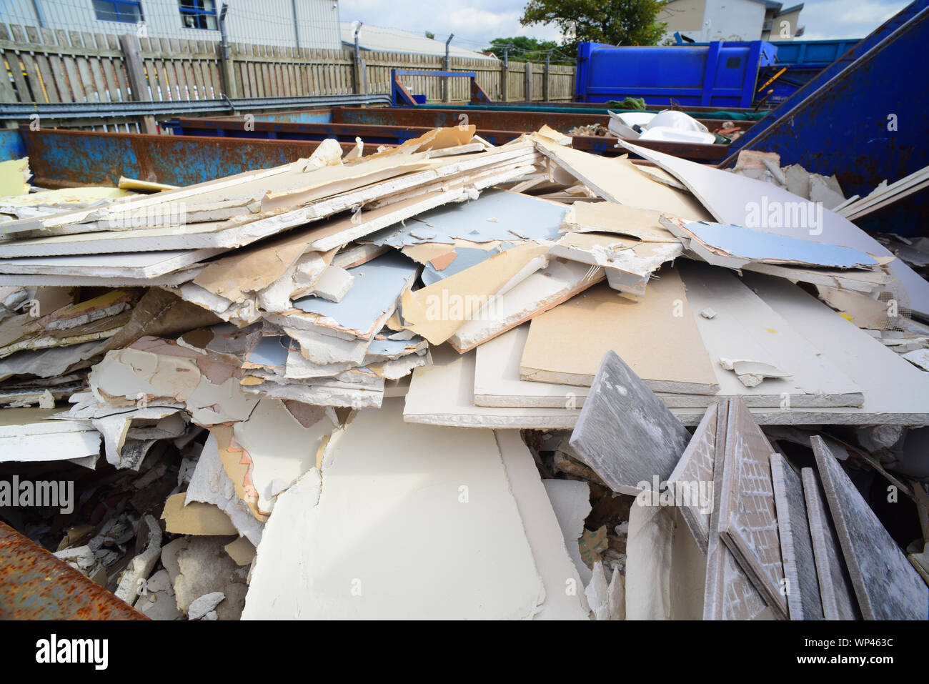 Aller plein de conseil à plâtre foyer Royaume-Uni centre de recyclage Banque D'Images