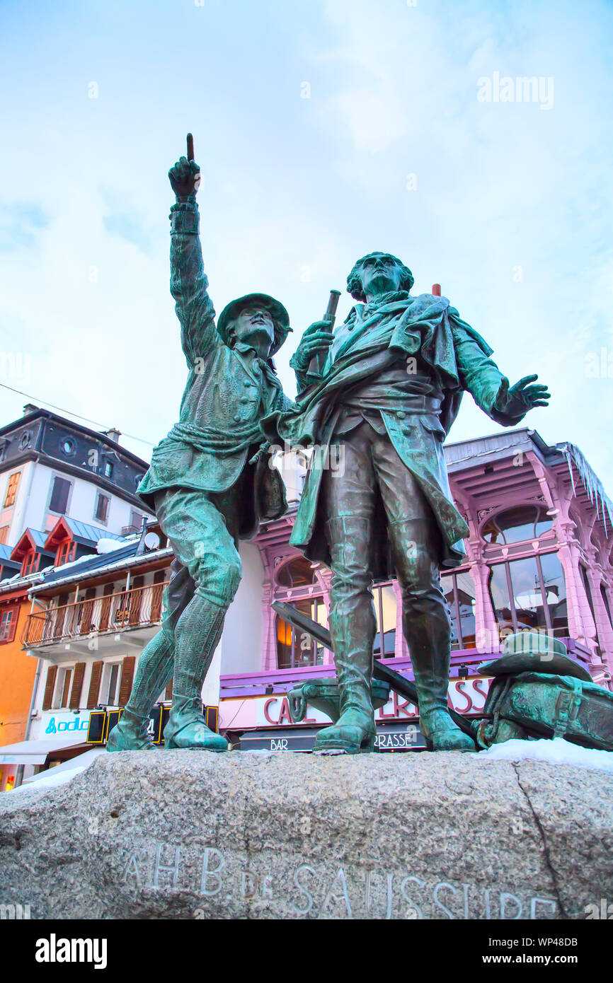 Chamonix, France - le 21 janvier 2015 : La statue de Balmat et Paccard, première ascension du Mont Blanc, Chamonix, France Banque D'Images