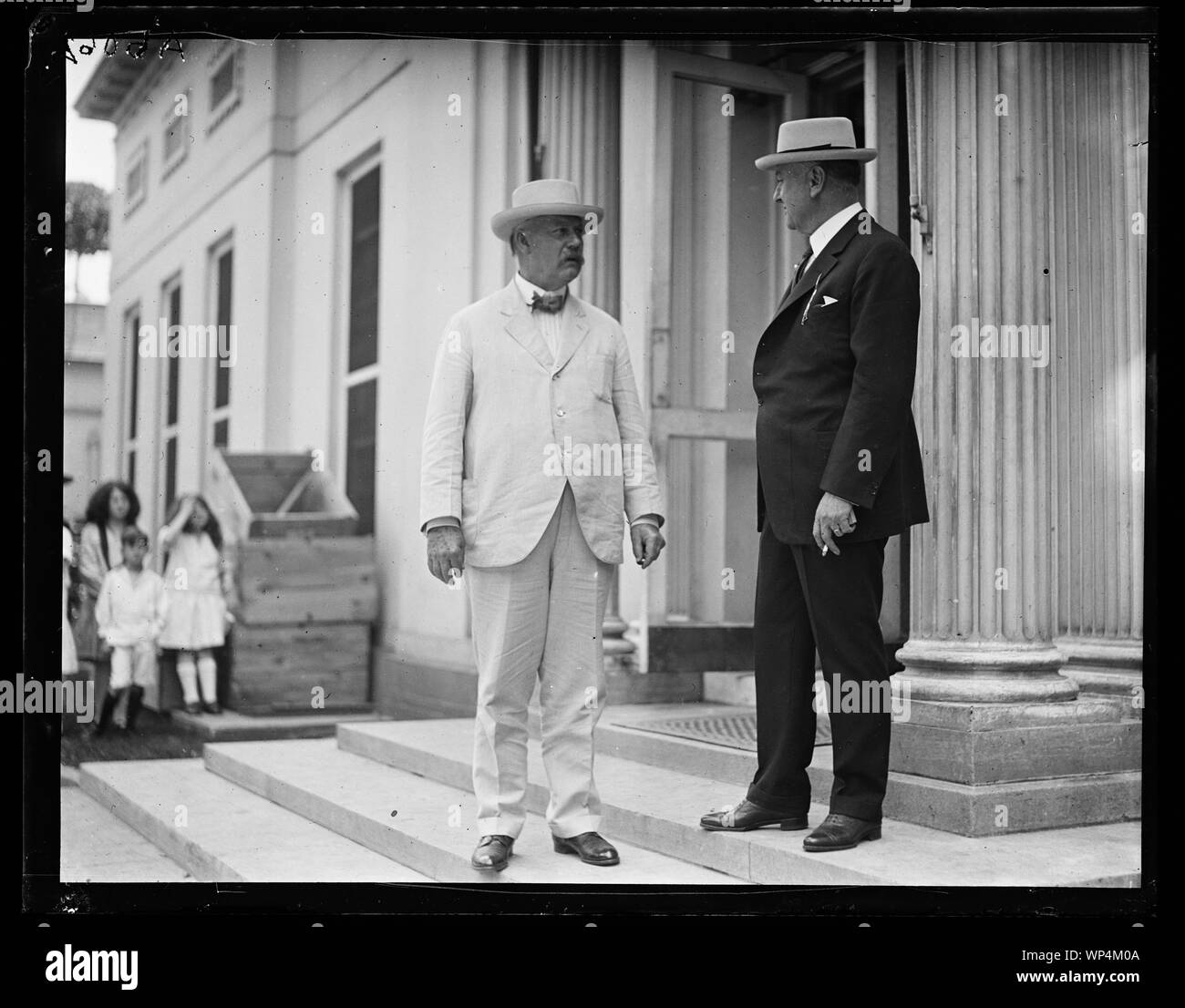 John W. SEMAINES, à gauche. Maison Blanche, Washington, D.C. Banque D'Images