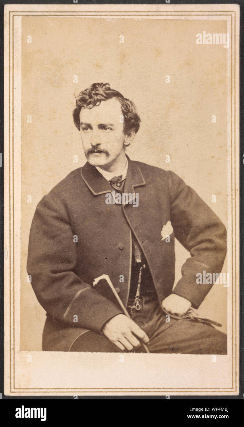 John Wilkes Booth assis, avec canne en main] / Silsbee, affaire & Co., artistes photographes, 299-1/2 Washington Street, Boston. Case & Getchell, du 3 décembre 1862 Banque D'Images