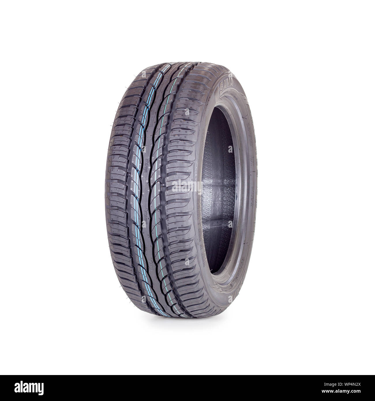 Pneu de voiture, pneu neuf Goodyear Dunlop Sava isolé sur fond blanc close  up Photo Stock - Alamy