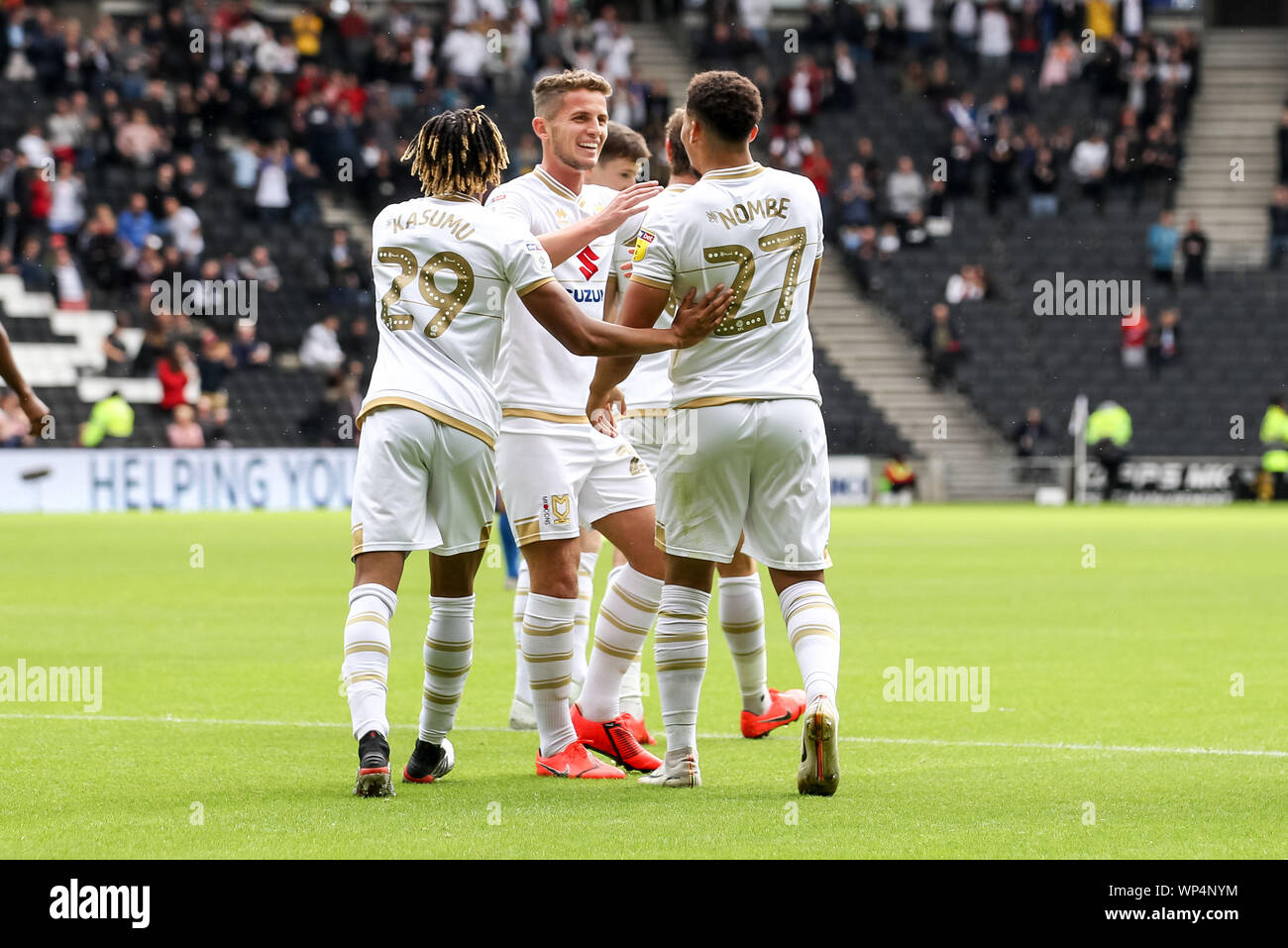 Milton Keynes, Royaume-Uni. 07Th Nov, 2019. Au cours de l'EFL Sky Bet League 1 match entre Milton Keynes Dons et l'AFC Wimbledon à stade:mk, Milton Keynes, Angleterre le 7 septembre 2019. Photo de Ken d'Étincelles. Usage éditorial uniquement, licence requise pour un usage commercial. Aucune utilisation de pari, de jeux ou d'un seul club/ligue/dvd publications. Credit : UK Sports Photos Ltd/Alamy Live News Banque D'Images