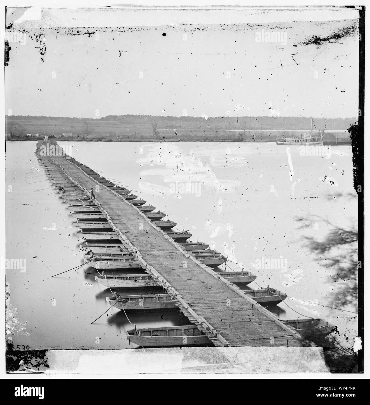 Jones' Landing, Virginia (environs). Pont de bateaux sur la James River Banque D'Images