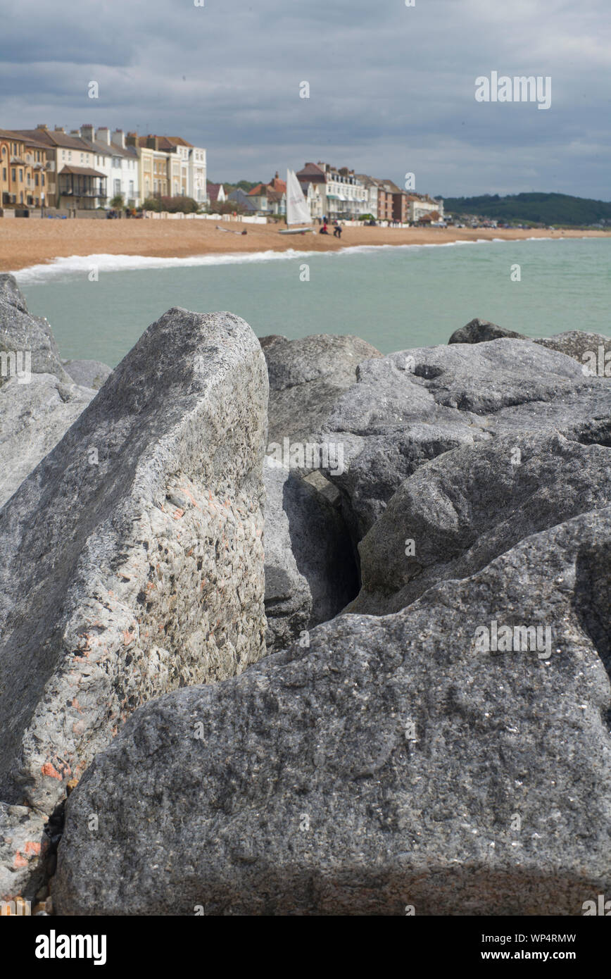 Roches sur plage de Hythe Kent Banque D'Images