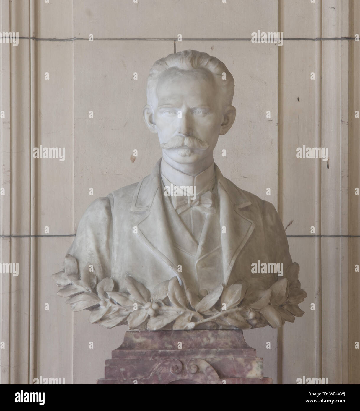 Statue de José Martí situé dans le bâtiment du Capitole de La Havane, Cuba Banque D'Images