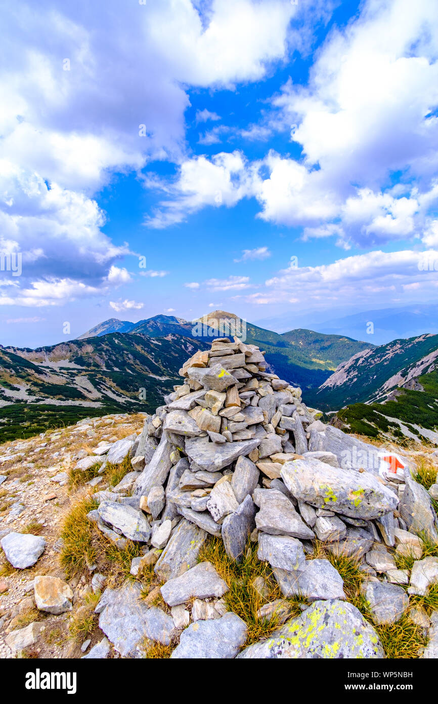 Vue sur certains des plus hauts sommets de la montagne de Pirin, Bulgarie Banque D'Images