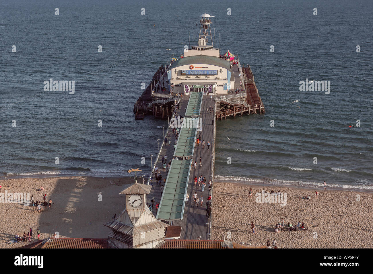 La jetée de Bournemouth en été Banque D'Images