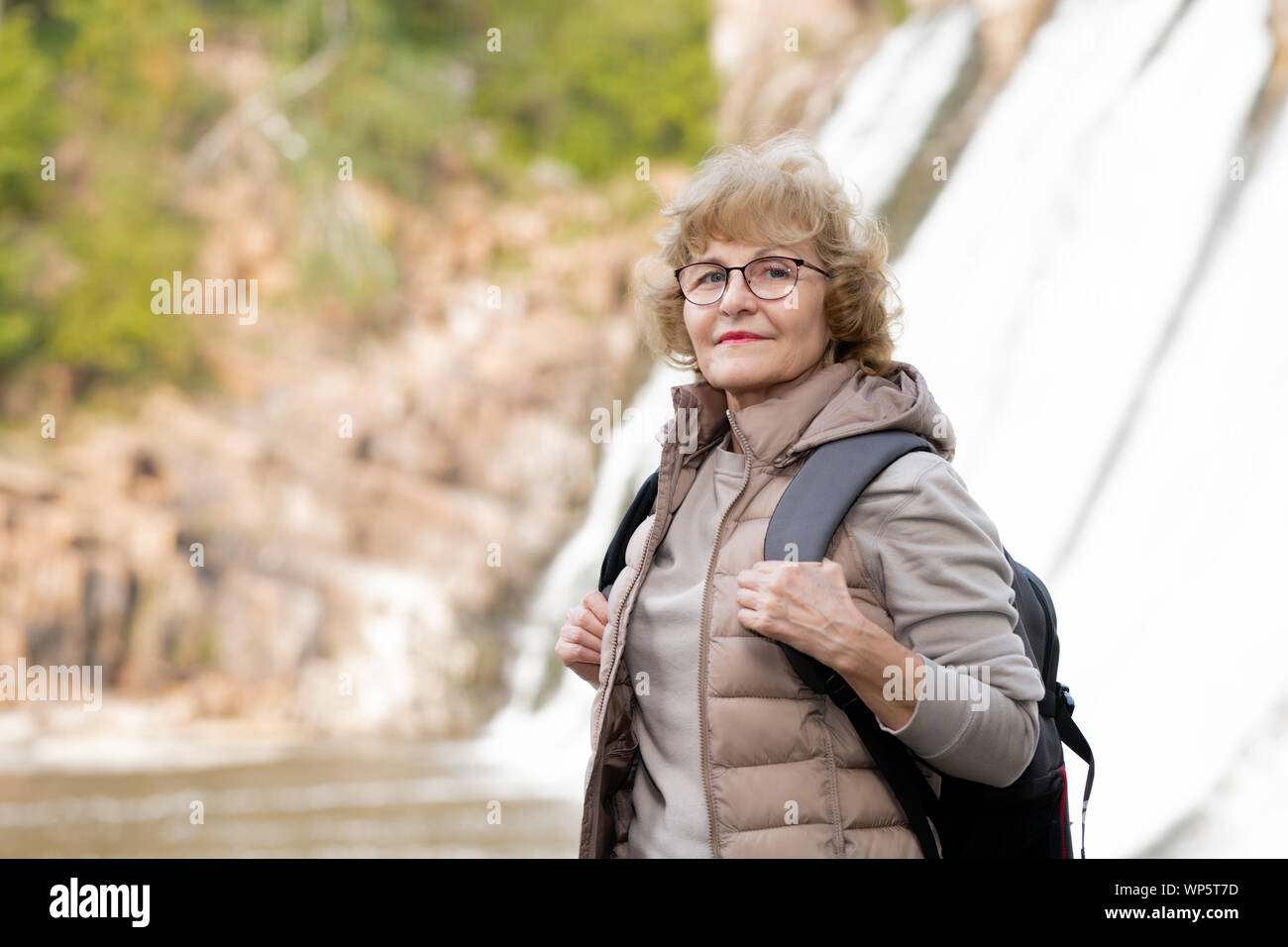 Mature Woman in activewear et lunettes Banque D'Images