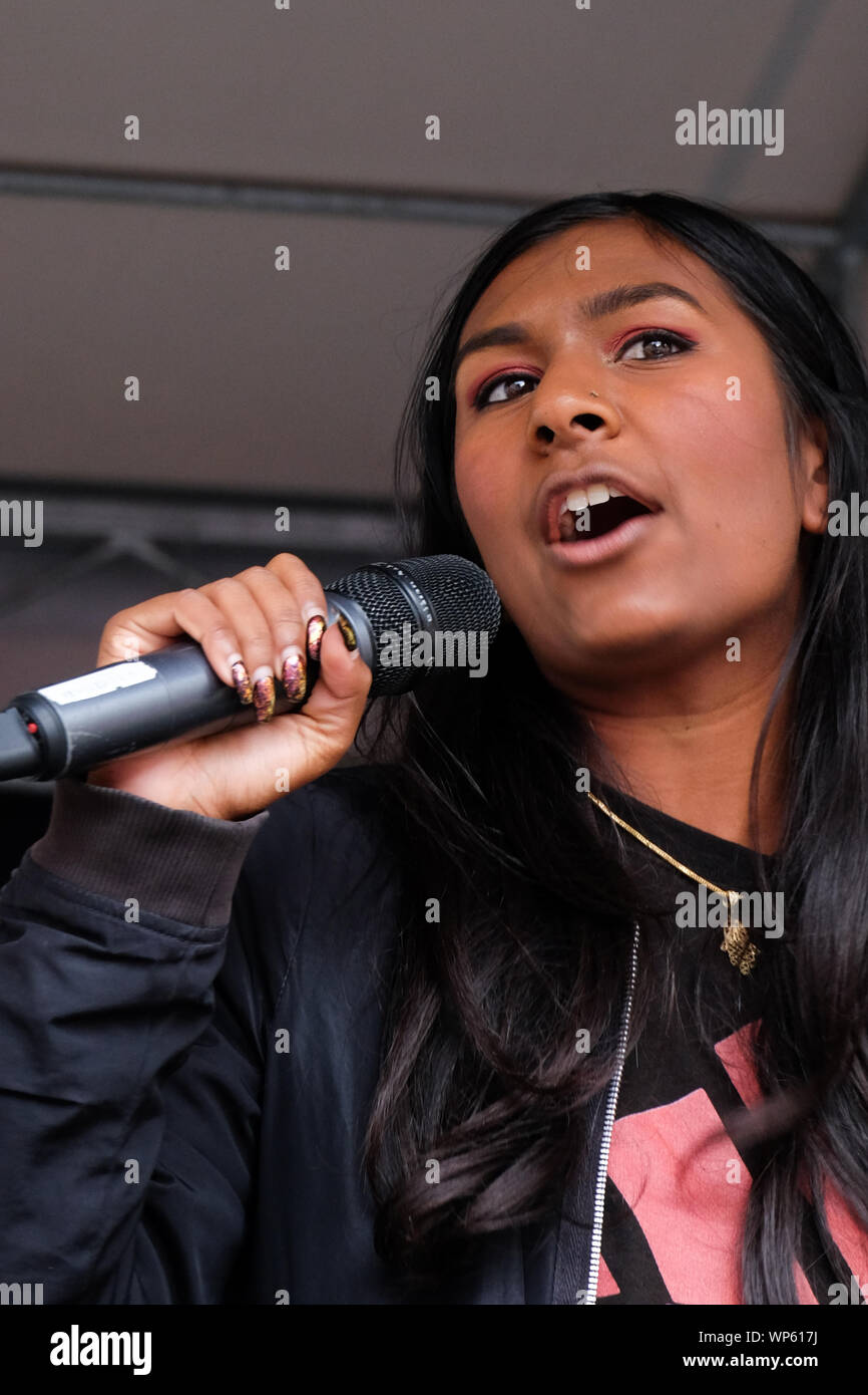 Whitehall, Westminster, London, UK. Sep 7, 2019. Ash Sarkar. Les protestataires exigent la démission de Boris Johnson à l'extérieur de Downing Street organisé par une autre Europe est possible. Crédit : Matthieu Chattle/Alamy Live News Banque D'Images