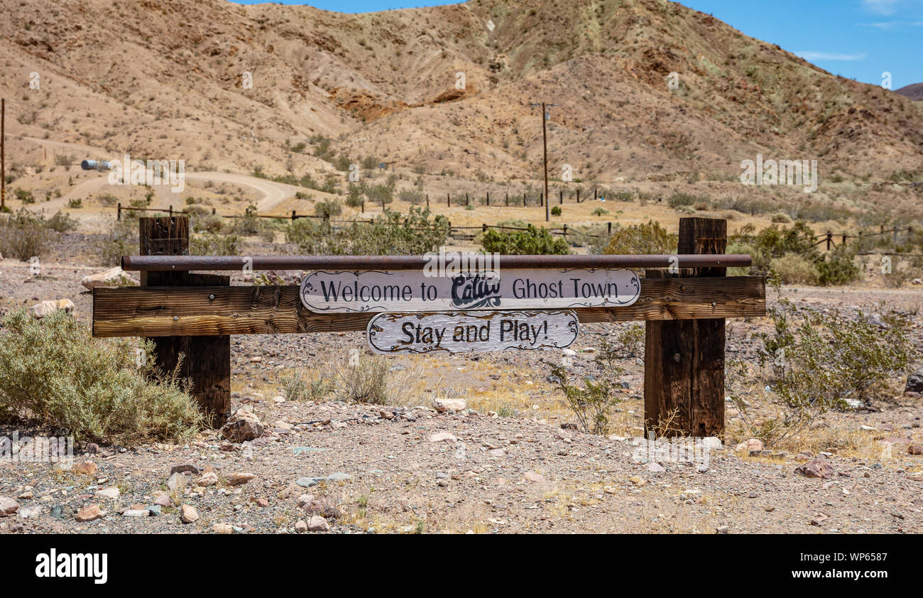 Calico ghost town Californie, USA. 29 mai, 2019. Bienvenue à Calico Ghost Town, rester et jouer. Inscrivez-bois avec texte Banque D'Images
