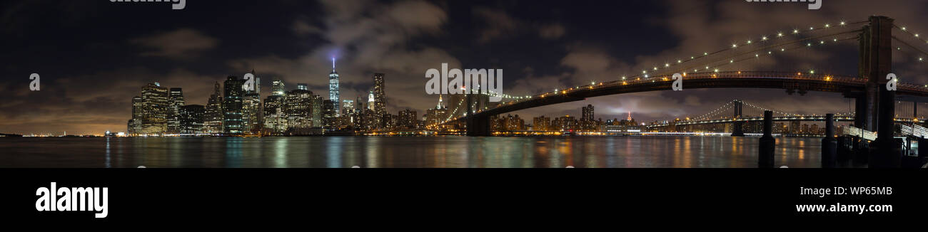 Une vue panoramique de nuit l'un des New York City's Financial District. Banque D'Images
