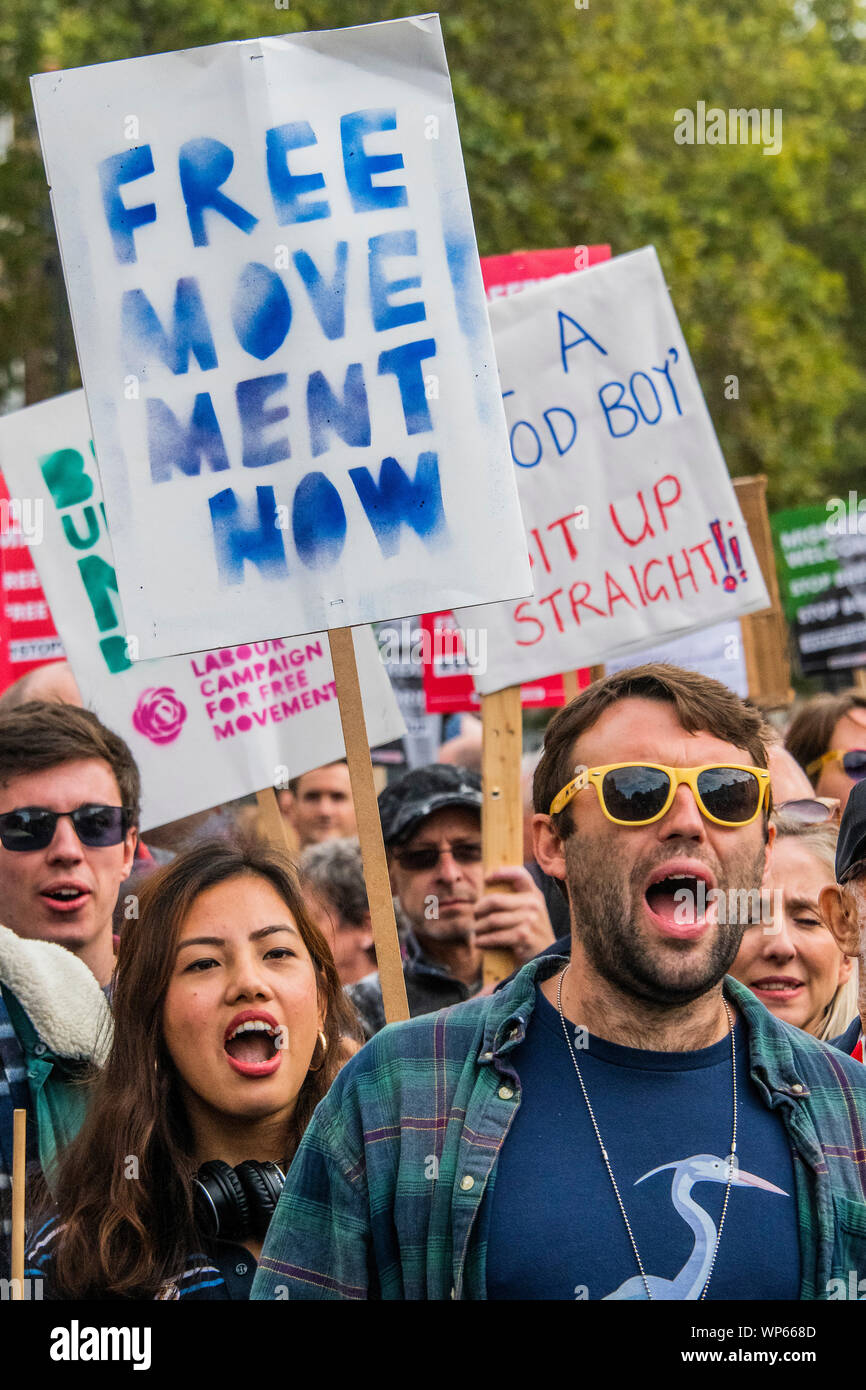 Londres, Royaume-Uni. Sep 7, 2019.Les marches de protestation jusqu'à Whitehall, Trafalgar square jusqu'à ce qu'il s'arrête à cause de la menace de la pro brexit jaune - Pro et l'Union européenne pro freedonm des manifestants à l'extérieur de la circulation de Downing Street et les femmes de Woirld War II Memorial. Crédit : Guy Bell/Alamy Live News Banque D'Images