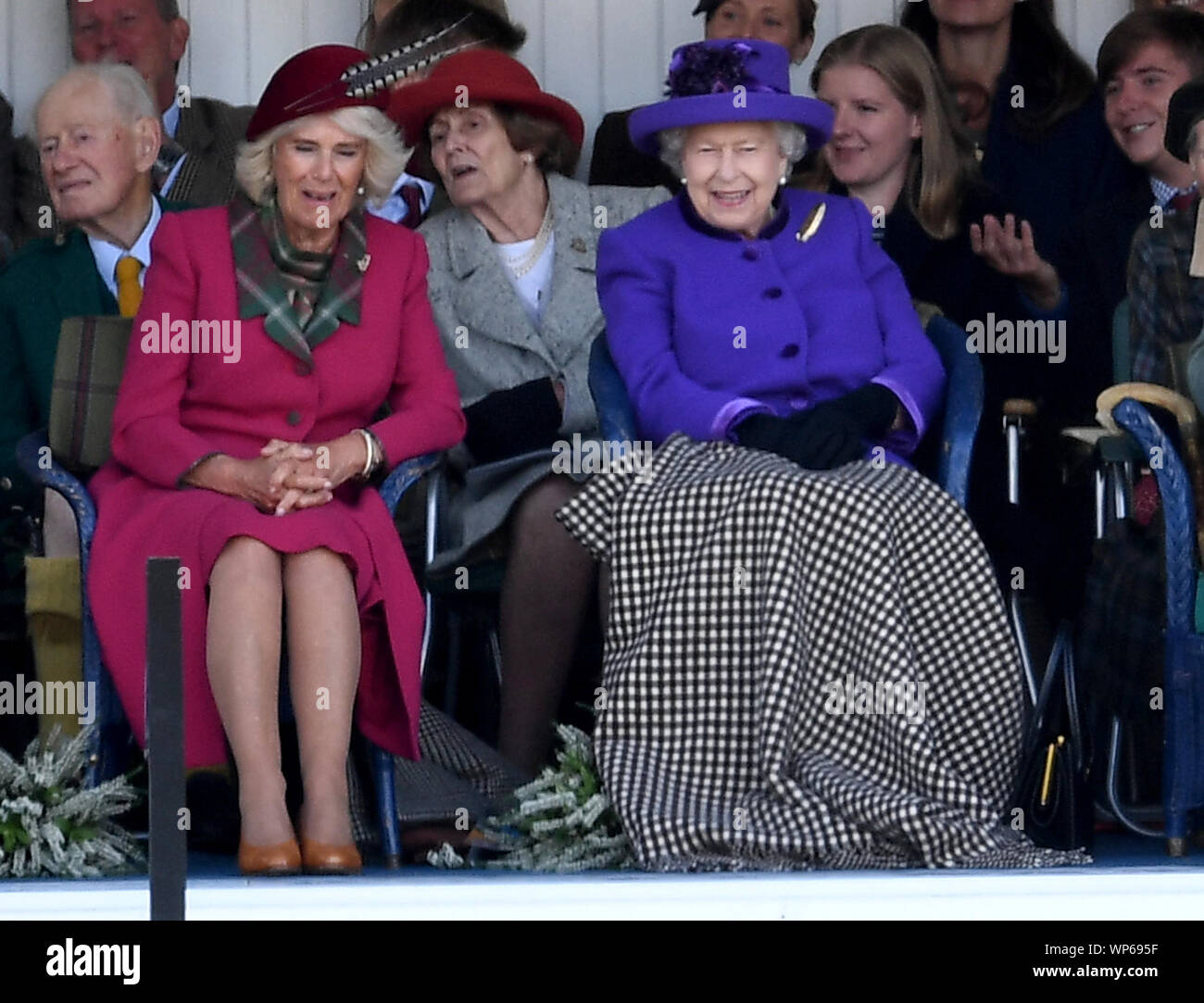 ©Image sous licence à i-Images Photo Agency. 07/09/2019. Braemar, Royaume-Uni. La reine assiste à la Braemar Gathering. Sa Majesté la Reine Elizabeth II accompagnée par le Prince Charles, prince de Galles, duchesse de Cornouailles, l'automne et Peter Philips assister à la collecte en 2019 Braemar Braemar, l'Écosse. Photo par Andrew Parsons Parsons / Media Banque D'Images