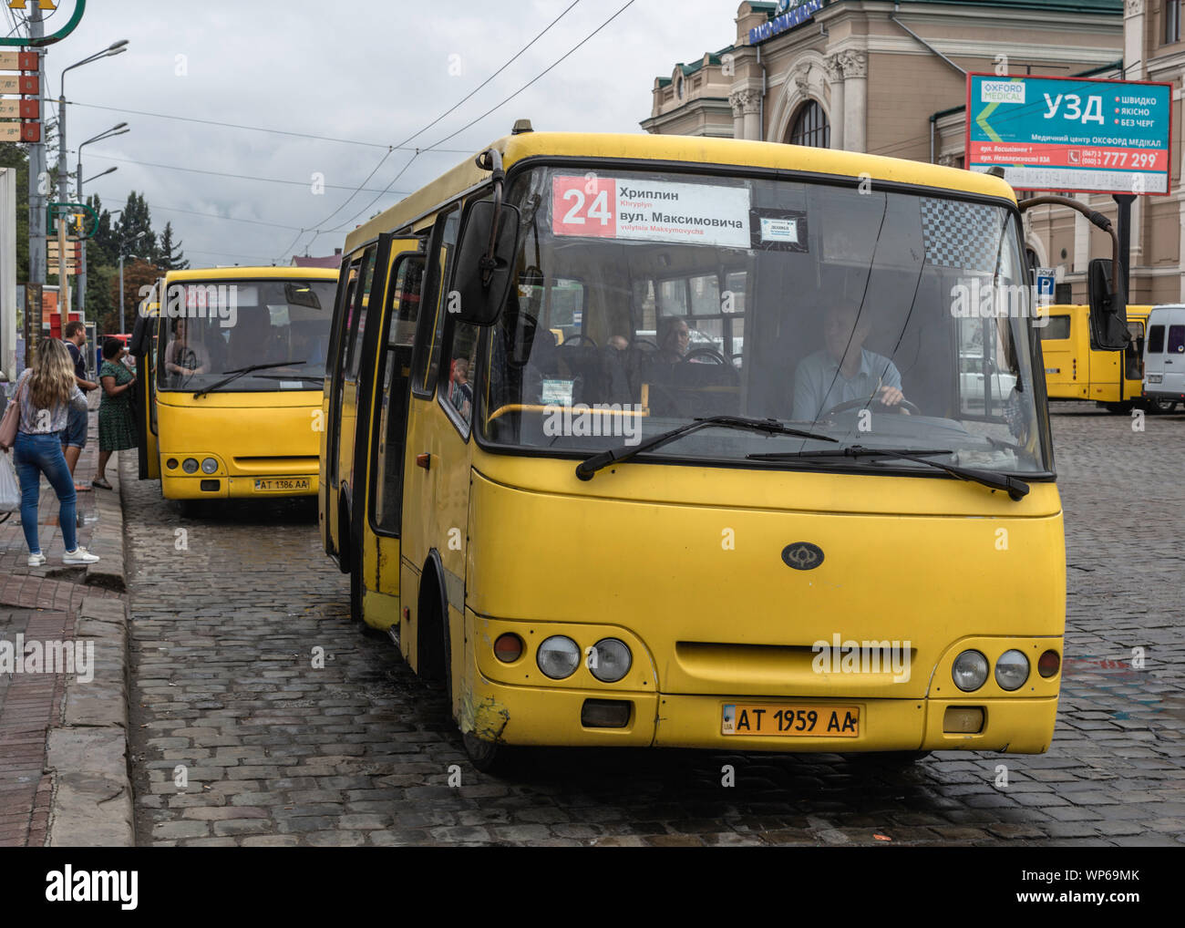 Ivano Frankivsk transports publics. Les rues de l'Ukraine Banque D'Images