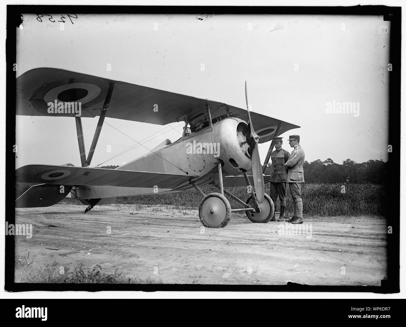 LANGLEY FIELD, VA. Avion NIEUPORT FRANÇAIS, type 17, AVEC LE CAPT. J.C. BARTOLF ET LT. E. LeMAITRE Banque D'Images