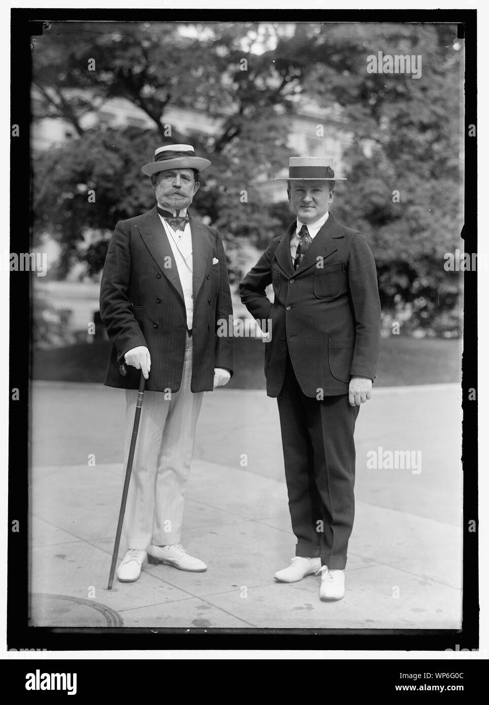 LEWIS, James Hamilton, REP. À PARTIR DE WASHINGTON, 1897-1899 ; sénateur de l'Illinois, 1913-1919, 1931-. Gauche, AVEC TUMULTY Banque D'Images