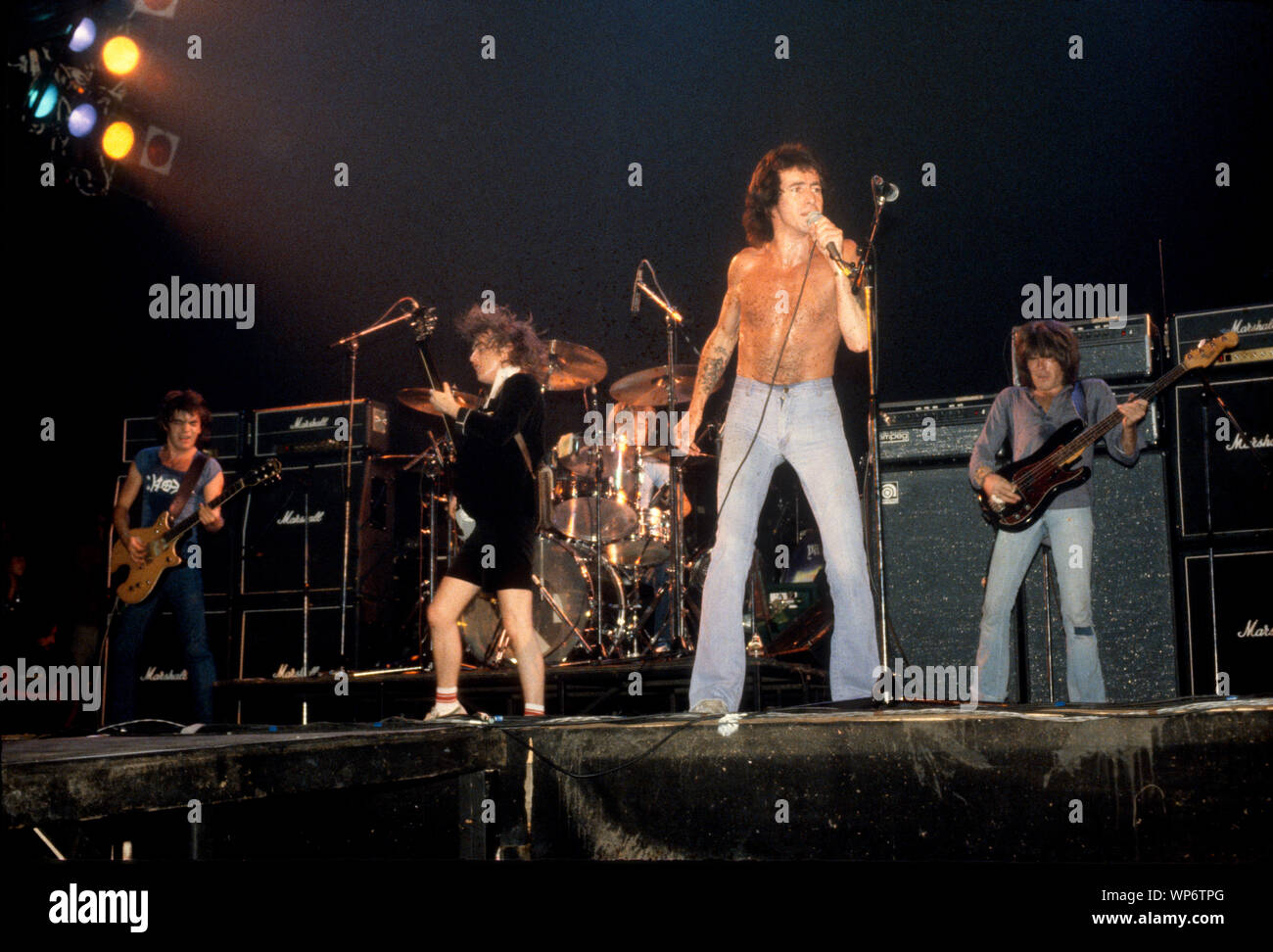 AC/DC, Bon Scott et Angus Young sur scène la bande au Palladium en août 1978 Banque D'Images