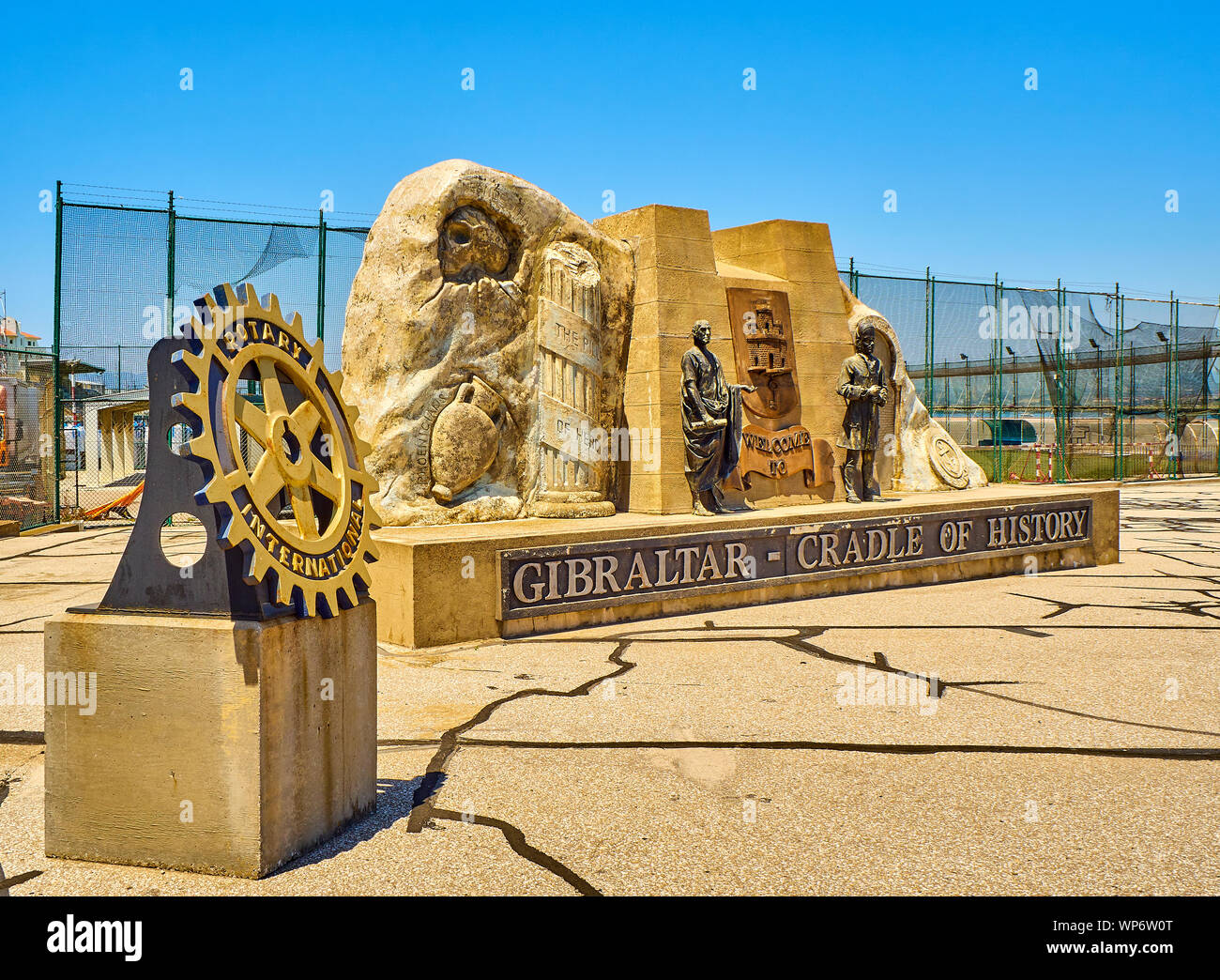 Gibraltar, Royaume-Uni - le 29 juin 2019. Berceau de l'histoire du monument. Vue depuis l'Avenue Winston Churchill. Gibraltar, territoire britannique d'outre-mer, au Royaume-Uni. Banque D'Images
