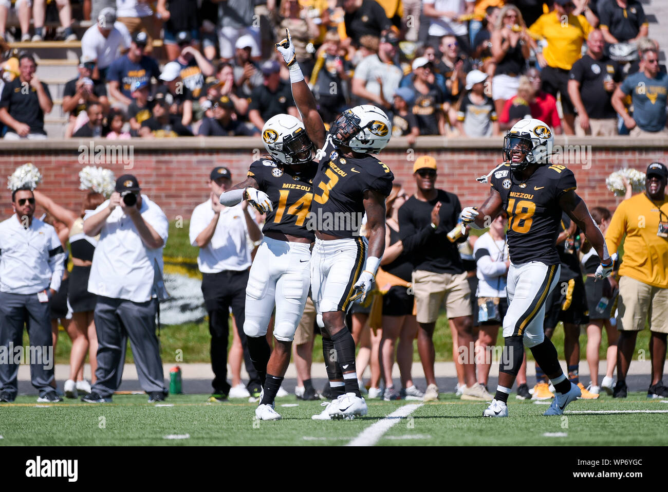 Sep 07, 2019 : Missouri Tigers coffre Ronnell Perkins (3) célèbre son interception lors d'une conférence non jeu où le West Virginia Mountaineers visité le Missouri Tigers tenue à Faurot Field au Memorial Stadium de Columbia, MO Richard Ulreich/CSM Banque D'Images