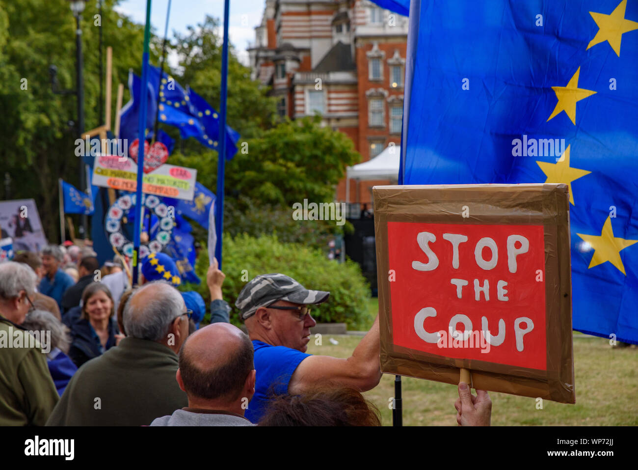 Personnes qui protestaient contre la non-deal Brexit, Boris Johnson, le Premier Ministre du Royaume-Uni, et le gouvernement du Royaume-Uni à la place du Parlement, Londres Banque D'Images