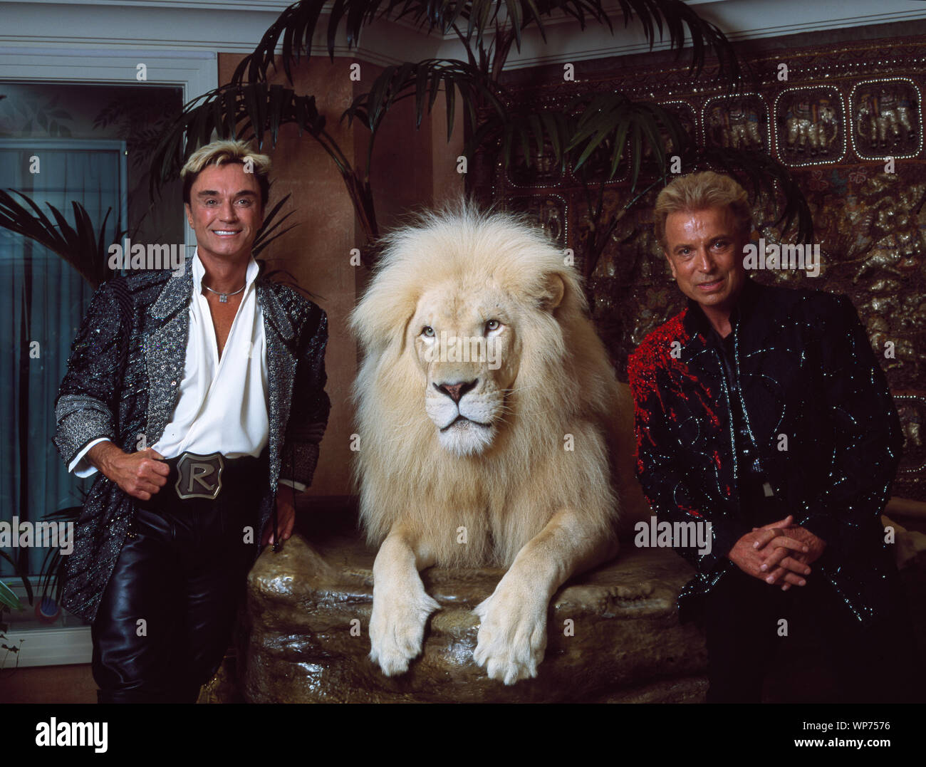 Las Vegas, Nevada a garniture illusionnistes Siegfried & Roy (Siegried et Fischbacher Roy Horn) dans leur appartement privé à l'hôtel Mirage sur la bande de Vegas, ainsi que l'un de leur exécution de lions blancs Banque D'Images