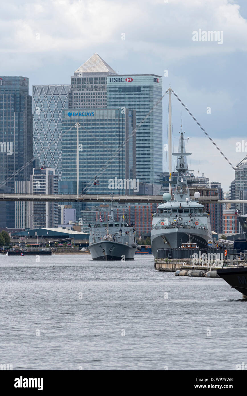 Les navires de la Marine royale à la défense et sécurité internationale de l'équipement Foire aux armements dees trade show, ExCel, Londres, Royaume-Uni. Secteur bancaire des bâtiments de la ville Banque D'Images