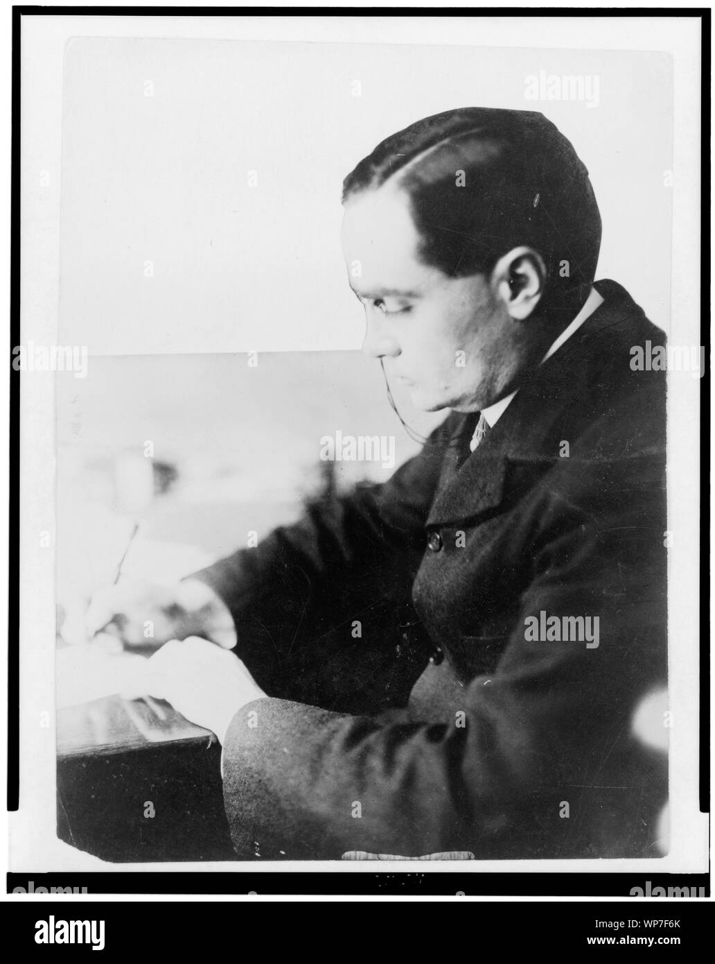 Learned Hand, half-length portrait, assis au bureau, orienté vers la gauche Banque D'Images