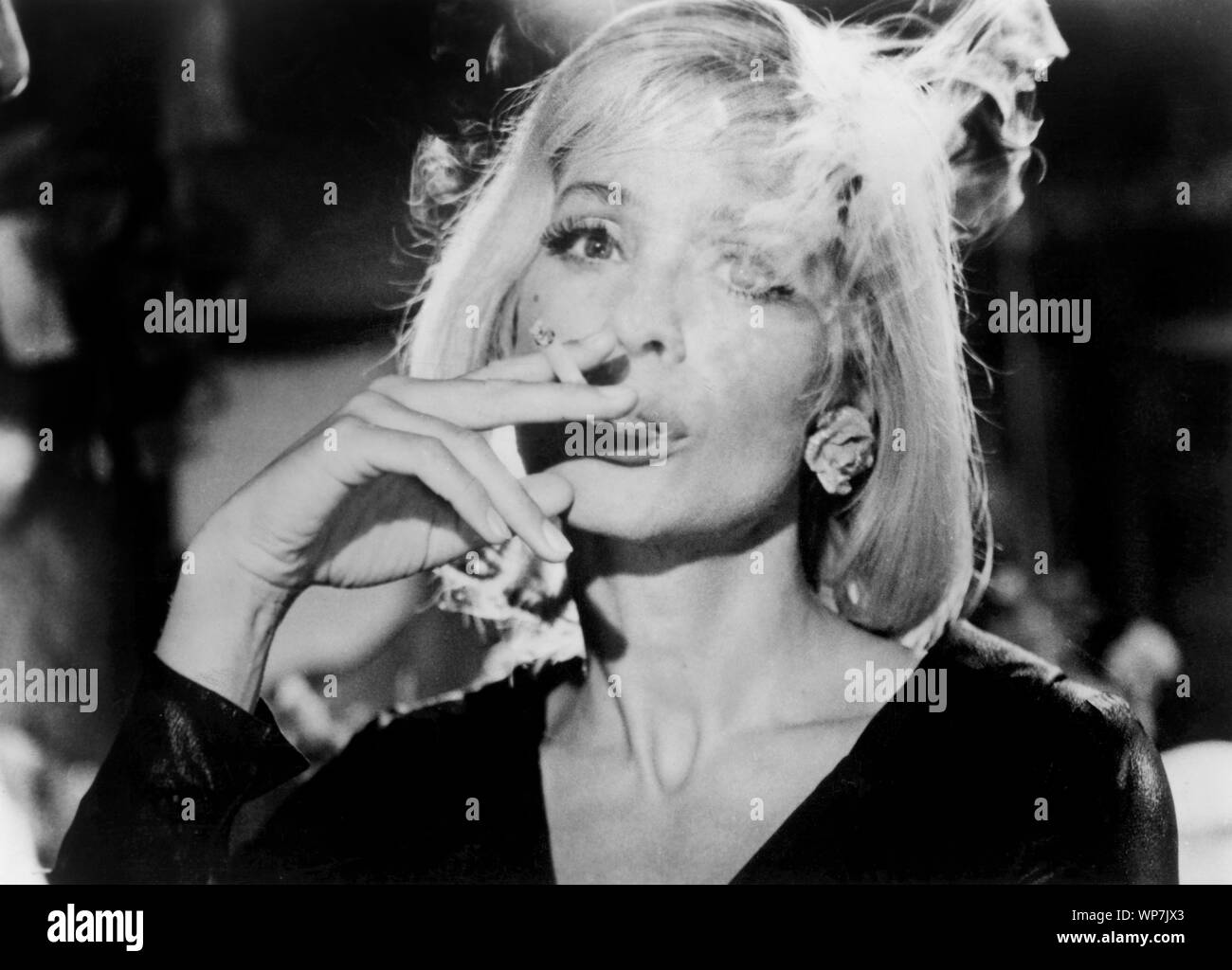 Ingrid Thulin, sur-ensemble du film, 'Frustration' (UK), aka 'Jeux de désir' (US), 'Die Lady' (original, Allemand), E.J. Fancey Productions-UK, Ceres-Filmverleih-Allemagne de l'Ouest, 1964 Banque D'Images