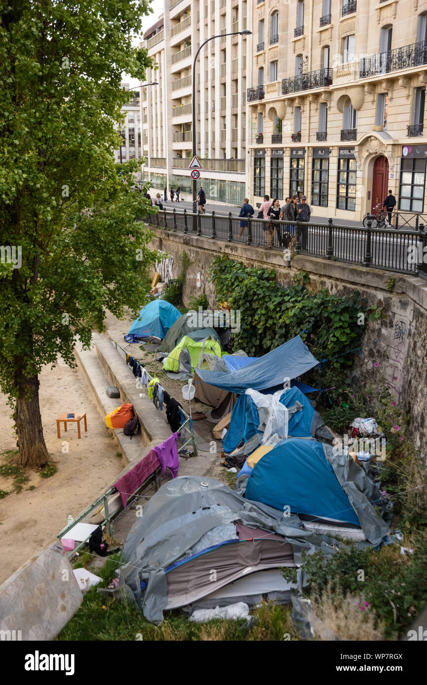 Paris, Zelte von Obdachlosen suis Canal St Martin - Paris, les sans-abri, des tentes près du Canal St Martin Banque D'Images